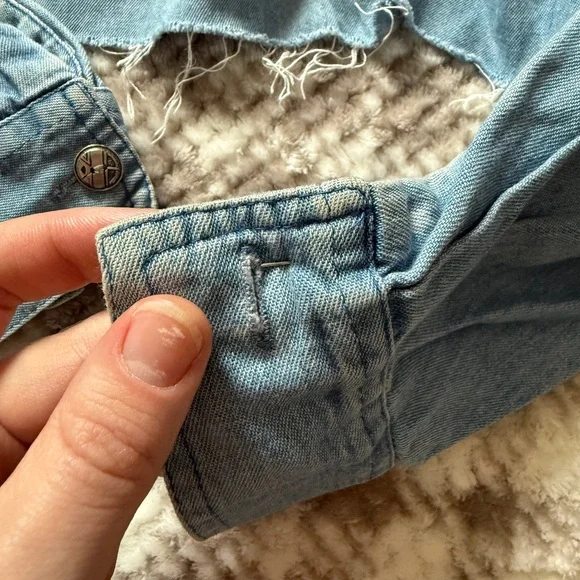 Vintage Embroidered cropped Denim Jacket with Animal Patches - Picture 5 of 9